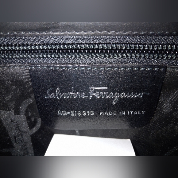 Salvatore Ferragamo, The Nero, Vintage Italian Leather Shoulder Bag - Picture 15 of 16